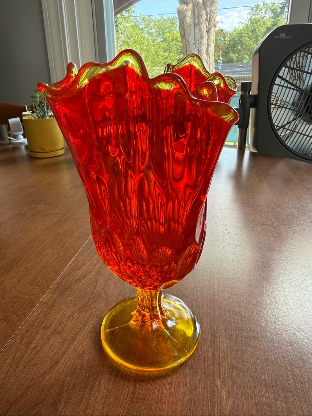 Vintage Fenton thumbprint handkerchief vase - Picture 4 of 11
